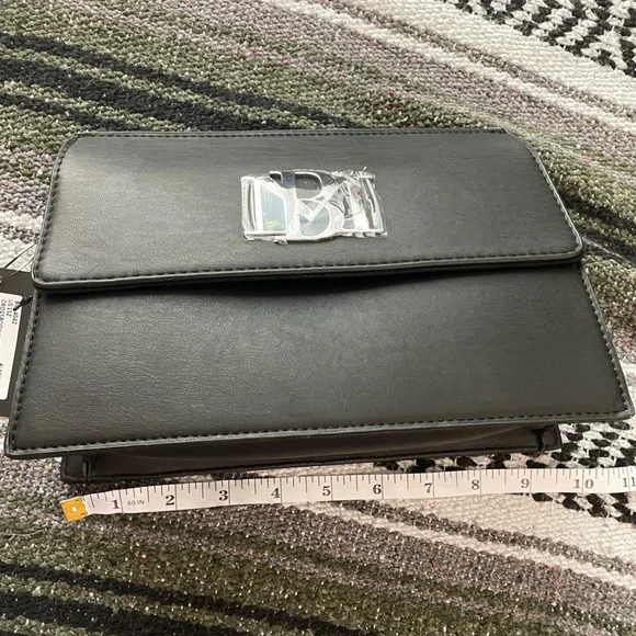 black Badgley Mischka Flap crossbody convertible bag Silver hardware - Picture 4 of 6